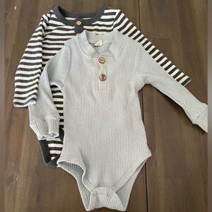 Long sleeve baby onesies